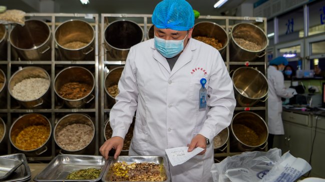 China emite plan para desarrollo de su medicina tradicional