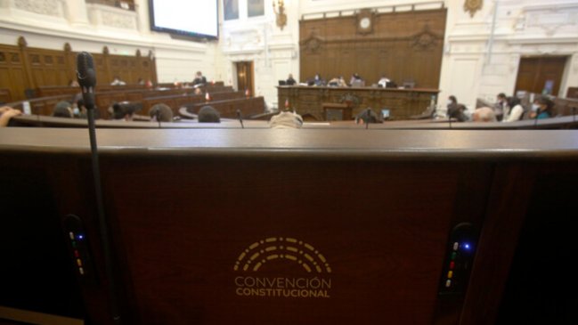 Convención: Comisión aprobó nuevo Sistema Universal de Salud y el derecho a la educación ancestral