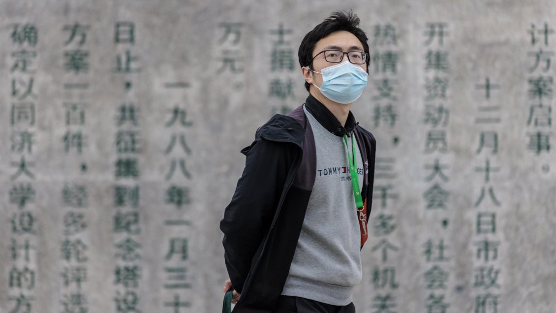 Casos globales de Covid bajan un 14 por ciento, pero la OMS pide no reducir tests