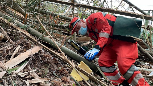 Rescatistas han encontrado casi 50.000 piezas del avión chino accidentado