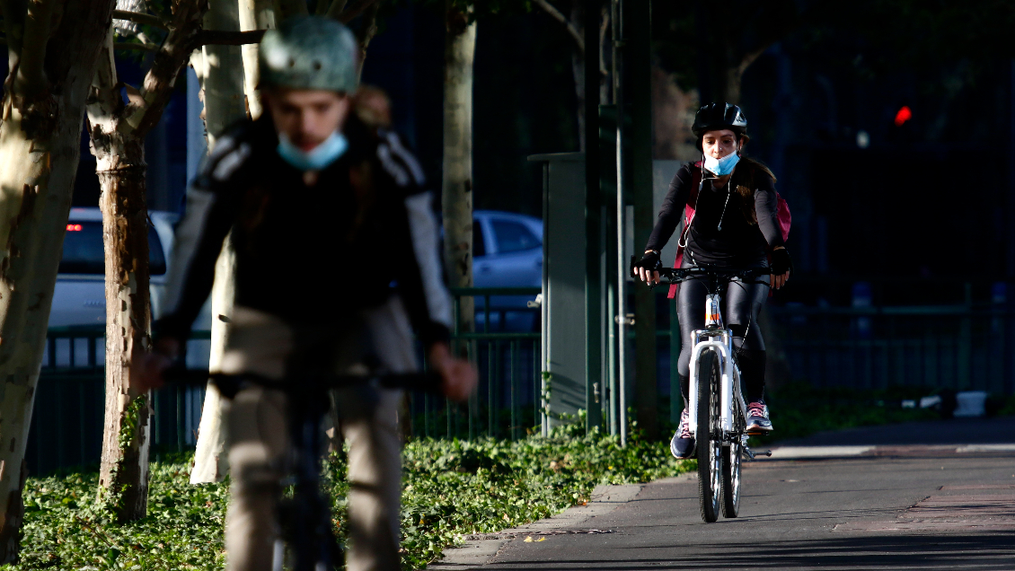 Miradas dispares genera posible eliminación del uso de mascarilla en espacios abiertos