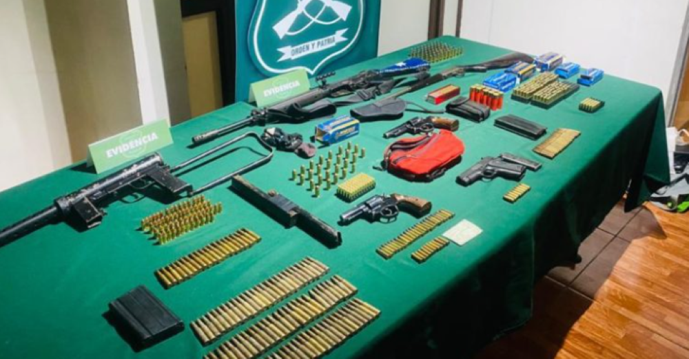 Personal de aseo halló 20 pistolas y escopetas en una bodega del Tribunal de Garantía de Traiguén