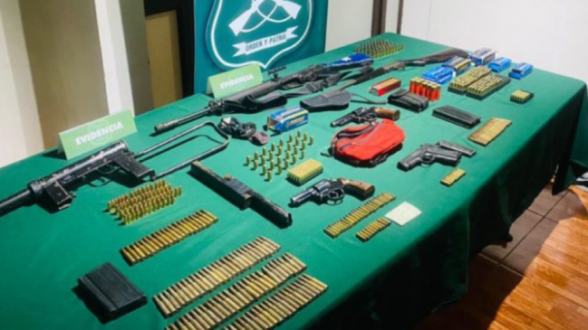 Personal de aseo halló 20 pistolas y escopetas en una bodega del Tribunal de Garantía de Traiguén