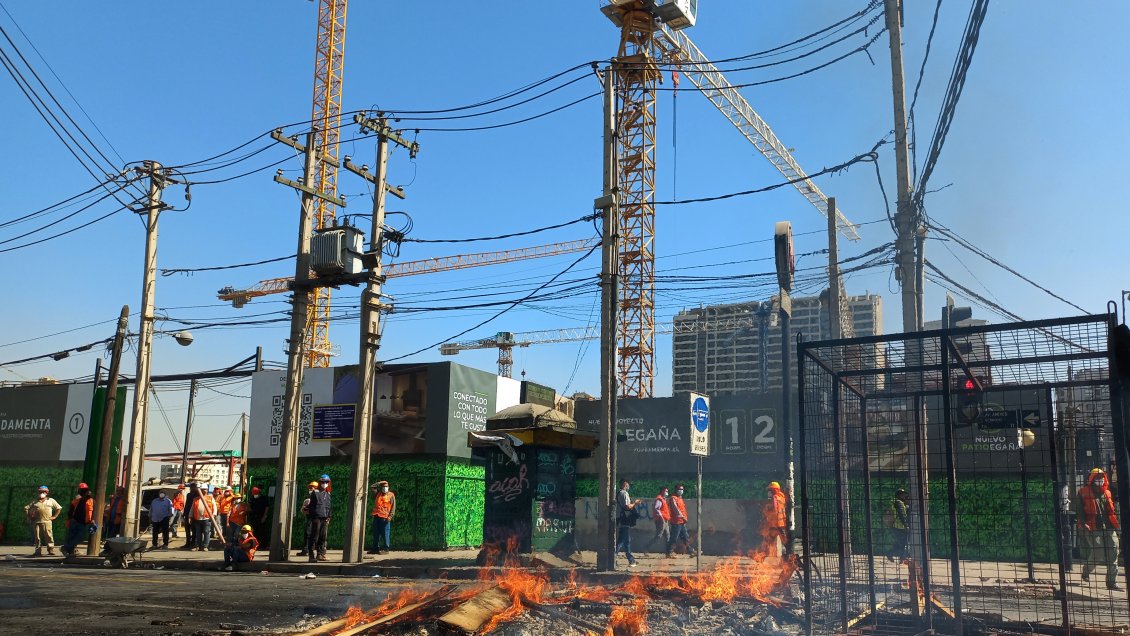 Trabajadores se tomaron edificio de la Municipalidad de Ñuñoa