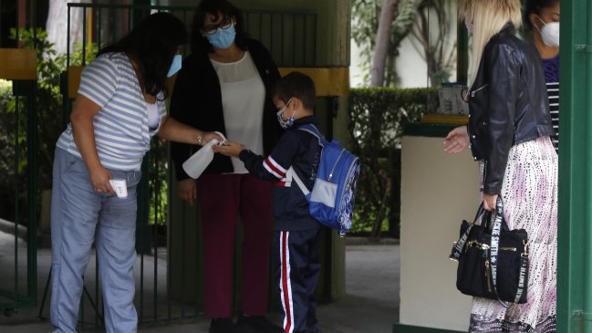 ¿Podrán los colegios liberar el uso de mascarillas durante los recreos?