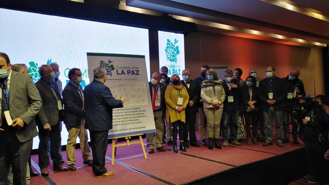 Delegado presidencial de La Araucanía no firmó acuerdo por la paz de alcaldes y gobernador