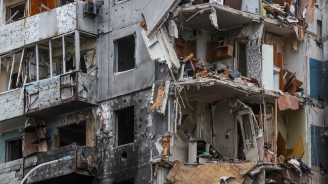 Rusia bombardeó Kiev y amenazó con aumentar aún más los ataques tras perder su buque insignia