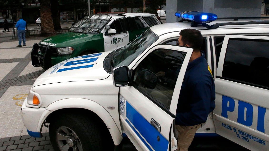 Ladrones maniataron a conserjes y robaron en dos departamentos de Lo Barnechea