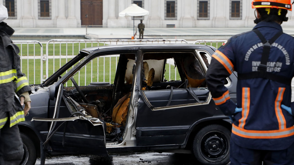 Hombre que se quemó frente a La Moneda es hermano de Pedro Carrión, según la familia