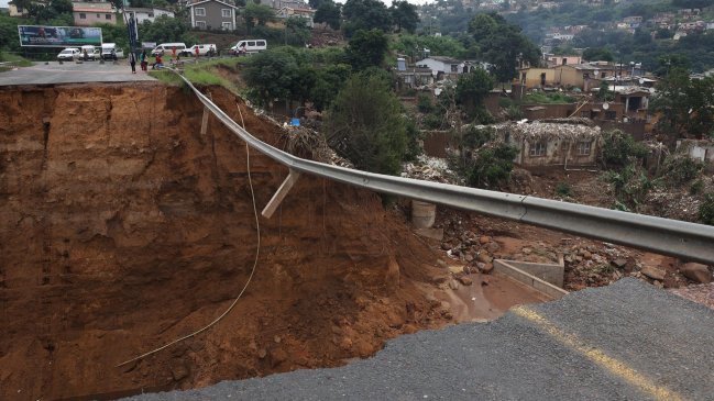   Las graves inundaciones en Sudáfrica suman 398 muertos y hay 27 desaparecidos 