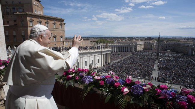   El papa pide en su mensaje de Pascua que los países escuchen el grito de paz 