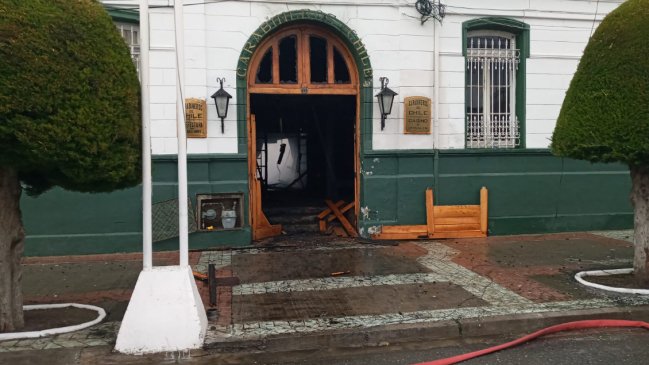 Incendio destruyó la prefectura de Carabineros de Punta Arenas