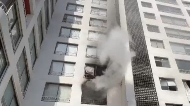 Tres personas quedaron damnificadas por incendio de departamento en Antofagasta