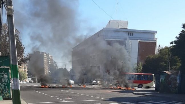Valparaíso: Rector de la UPLA denuncia agresiones a funcionarios en medio de barricadas