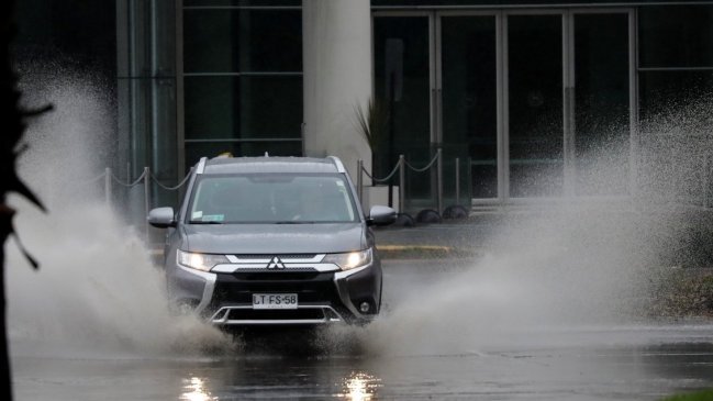 Fuertes lluvias: Cortes en servicio eléctrico en La Araucanía y problemas de tránsito en el Biobío