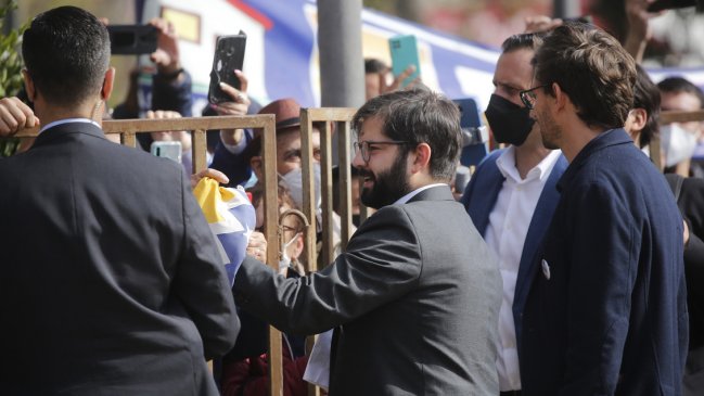 Sujeto que lanzó piedra a Boric quedó libre: Detención fue declarada ilegal