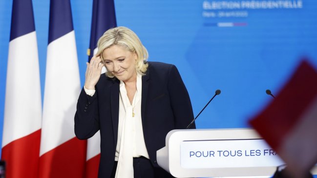 Elecciones en Francia: Le Pen admitió derrota, pero acusó 