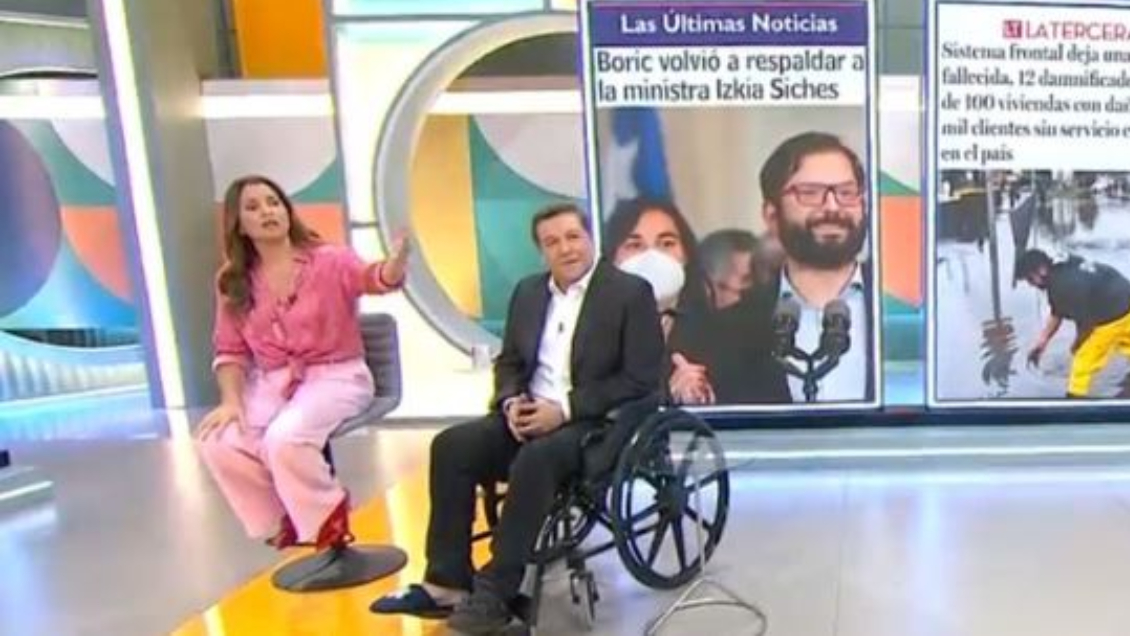 JC Rodríguez sufrió un accidente en vivo: Siguió el programa en silla de ruedas