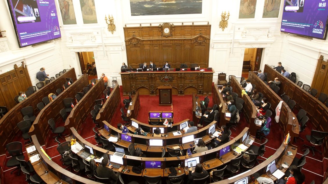 Encuesta Zoom de Reconstitución: 32 por ciento de los chilenos no sabe si aprobar o rechazar