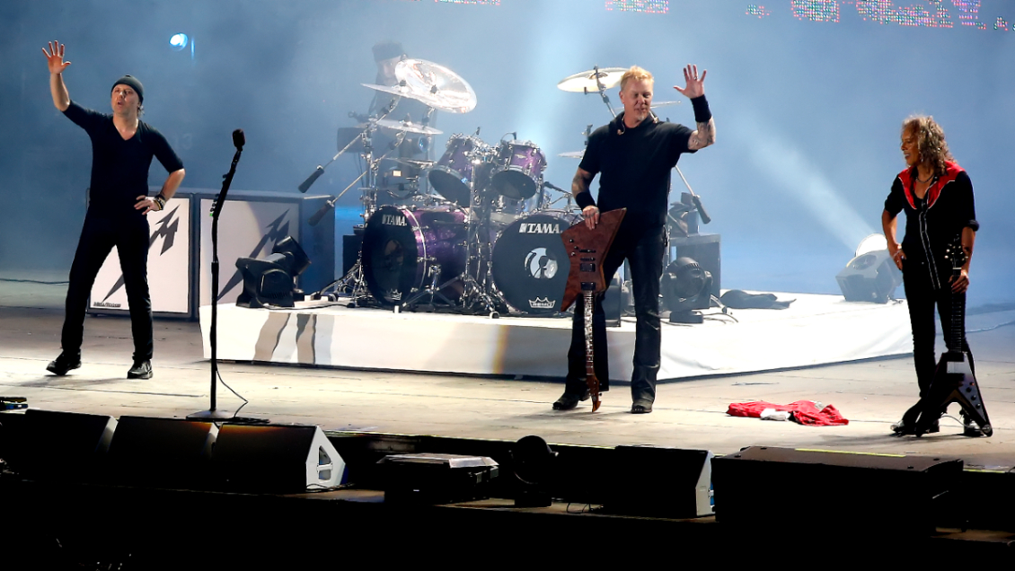 Amor metalero: Fanática busca a hombre que le tomó la mano en el show de Metallica