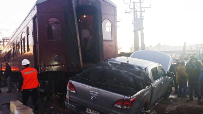   Tren del Recuerdo chocó a una camioneta que quedó en medio de las vías 