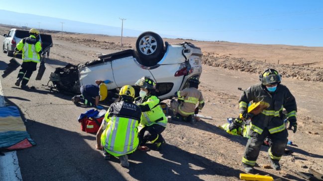 Dos heridos de gravedad dejó volcamiento en ruta que une Iquique con Alto Hospicio