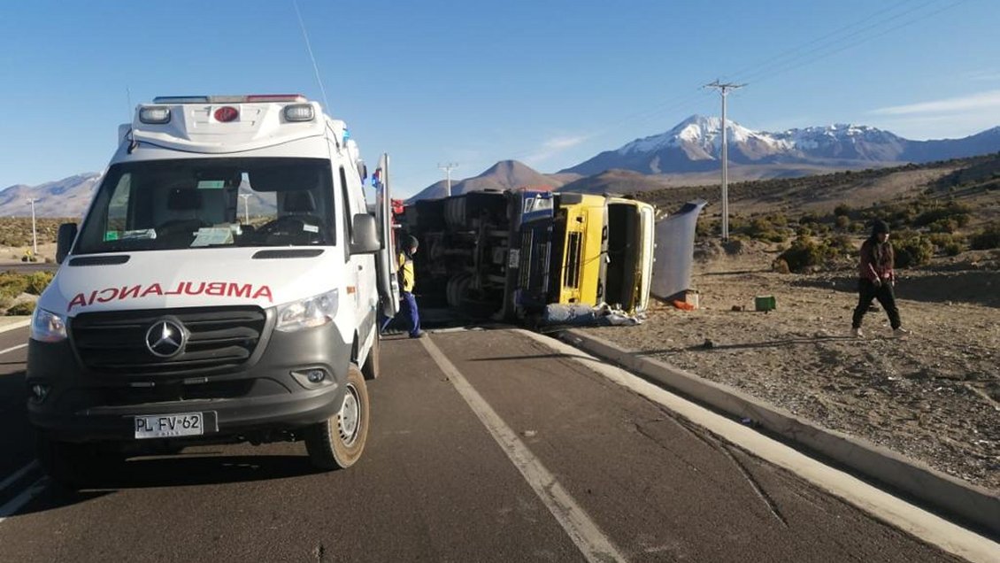 Dos camioneros bolivianos se accidentaron esta mañana en Colchane