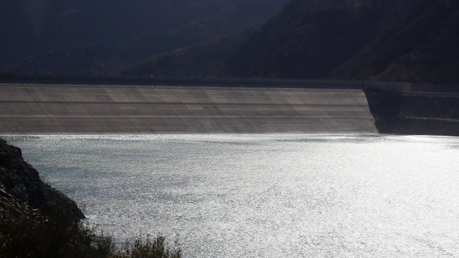 Gobierno no descarta racionar el agua potable en el verano ante bajo nivel de embalses en la zona central