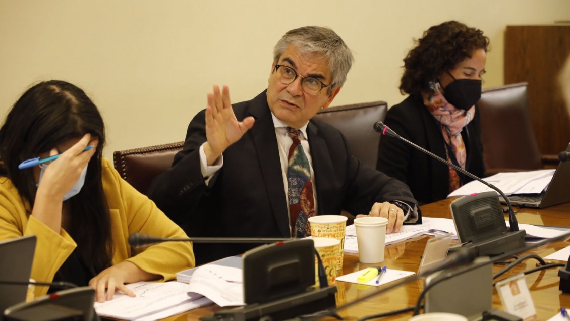 Hacienda ajusta a la baja proyección de crecimiento para Chile a 1,5 por ciento