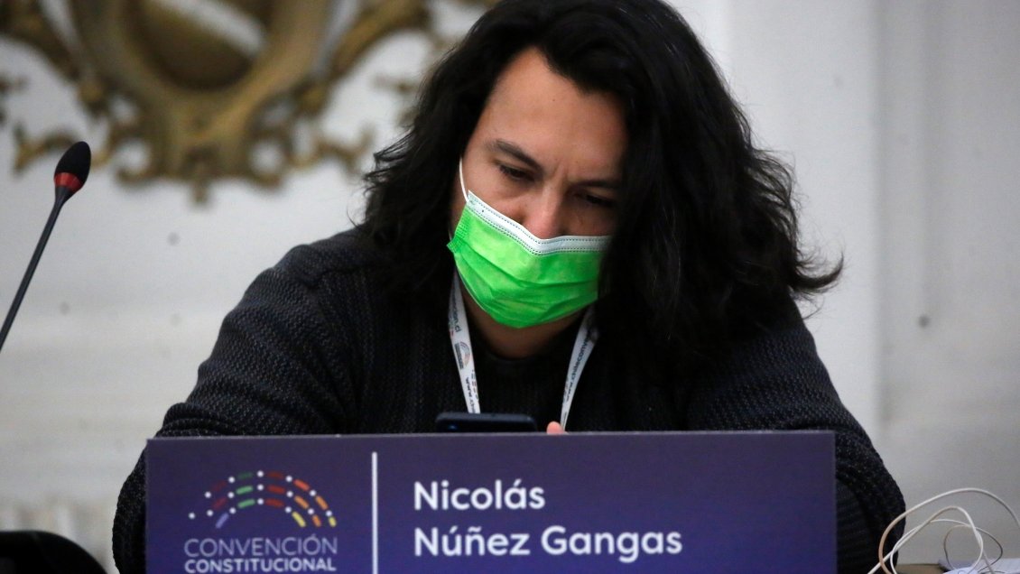 Convencional Núñez ofreció disculpas por ducharse durante sesión: 