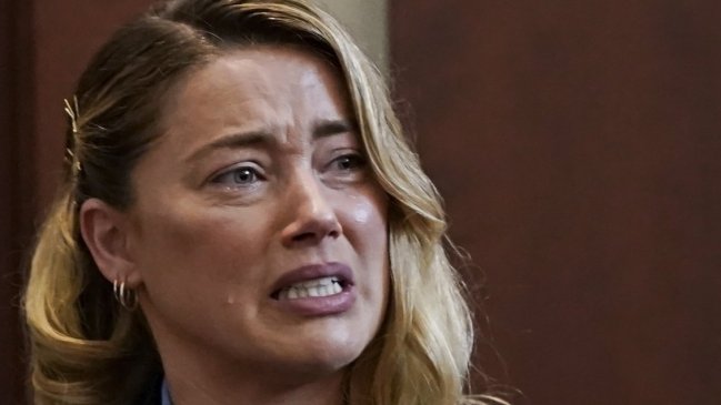 Amber Heard llora en el estrado al recordar presunto abuso sexual por parte de Johnny Depp