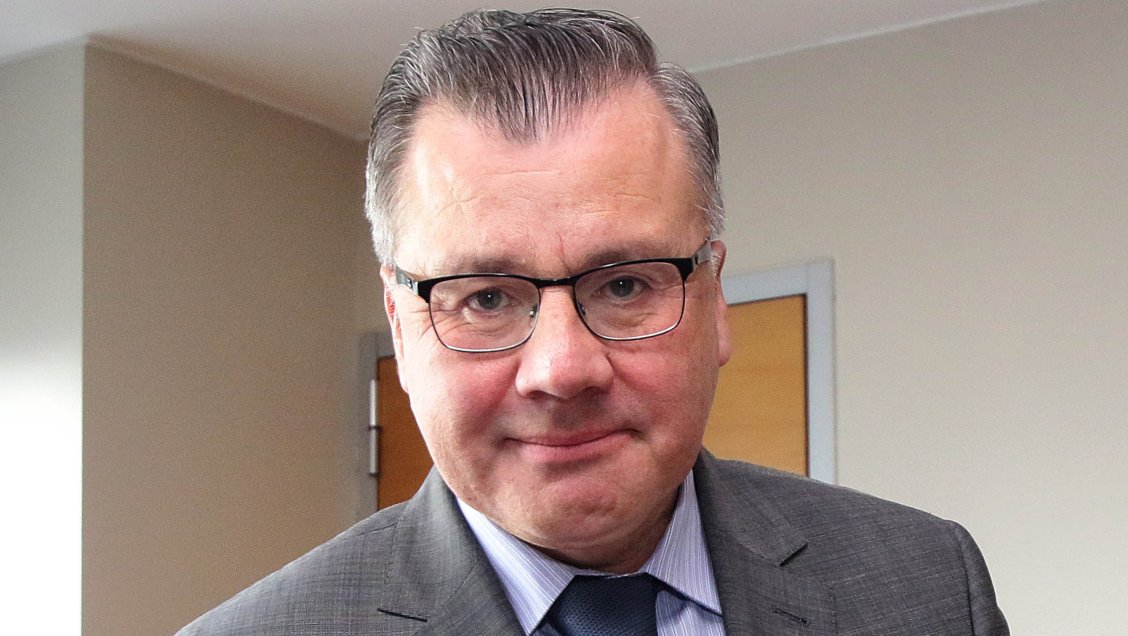 Gobierno renovó a Osvaldo Macías como superintendente de Pensiones