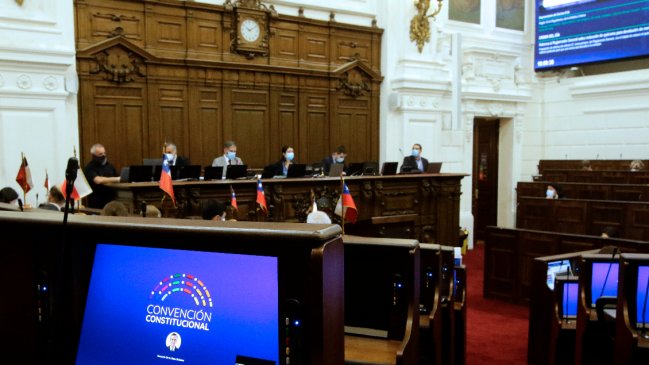 Abogado constitucionalista: A la Convención le ha costado mirar el escenario político y social fuera de ella misma