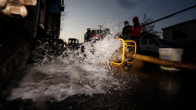   Rotura de matriz mantiene más de 500 hogares sin agua en Antofagasta 