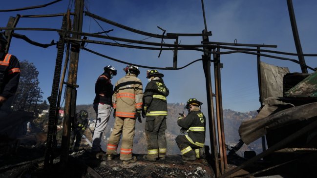 Vuelco en investigación de incendio en el que murió una pareja: Fiscalía indaga femicidio en El Quisco