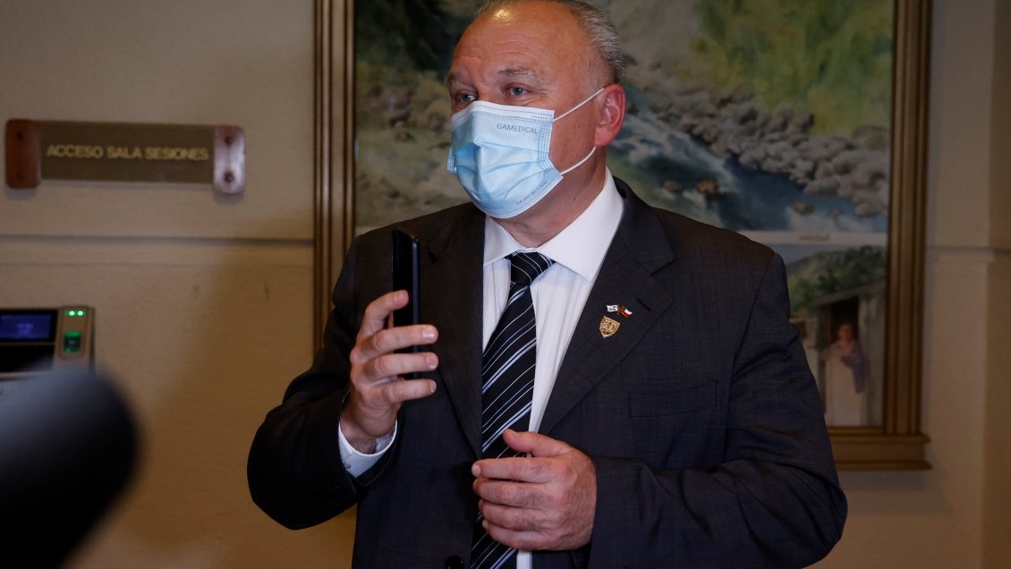 Diputado Miguel Becker denunció que comunidad mapuche ingresó a campo de su familia en Freire