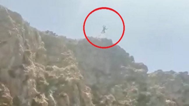 Turista murió tras saltar desde un barranco: Su pareja e hijo grabaron el momento