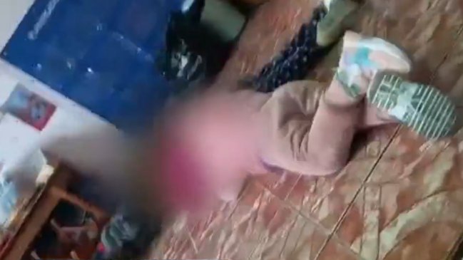 Desconcertante: Educadoras de jardín infantil cantan a niños para calmarlos en balacera