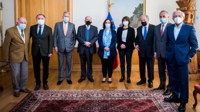 Ministra Urrejola encabezó su primer encuentro con el Consejo de ex Cancilleres