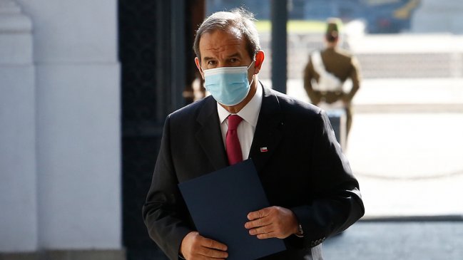 Por ausencia de invitados se suspendió la primera sesión para analizar la acusación constitucional a Allamand