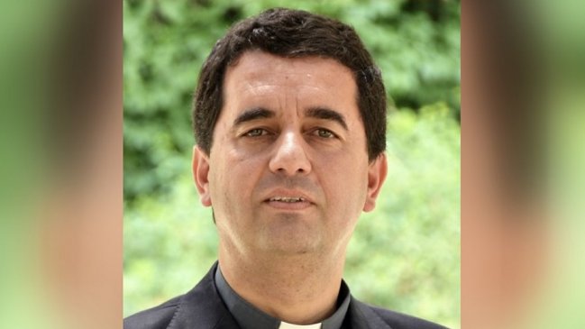   Ex trabajador del Arzobispado de Santiago es uno de los denunciantes del obispo Roncagliolo 