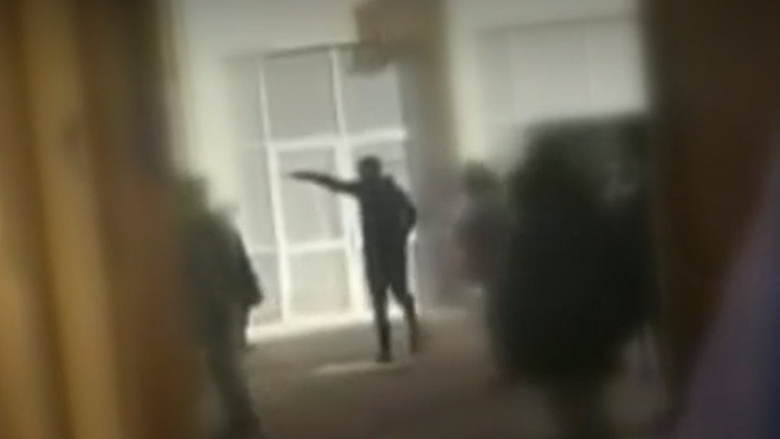 Hombre ingresó a colegio de Maipú con bastón retráctil y golpeó a niña que hacía bullying a su hija