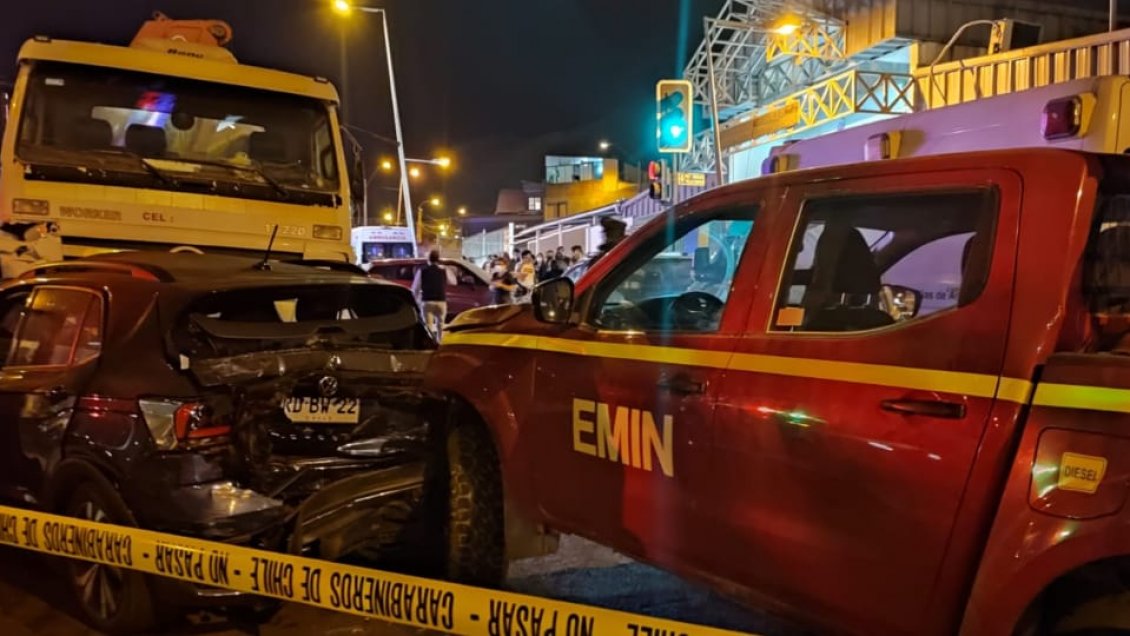 Camión arrasó con ocho vehículos en Antofagasta: Dos heridos