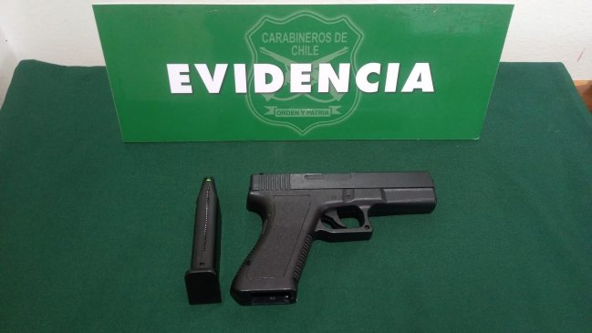 Detienen a joven que ingresó con arma de fantasía a colegio de Rancagua
