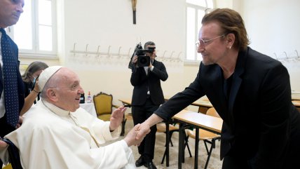   Bono participa en encuentro medioambiental junto al papa Francisco 