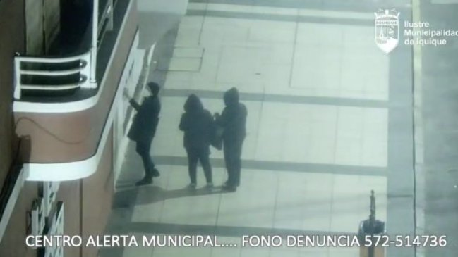 Tres mujeres detenidas por rayados a favor del Rechazo y contra el Presidente Boric en Iquique