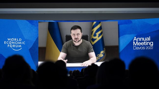 Zelenski clamó por ayuda y más sanciones a Rusia en el Foro Económico Mundial