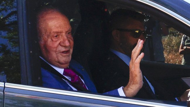   El rey Juan Carlos se reencontró en privado, y en medio de polémica, con su hijo Felipe VI 