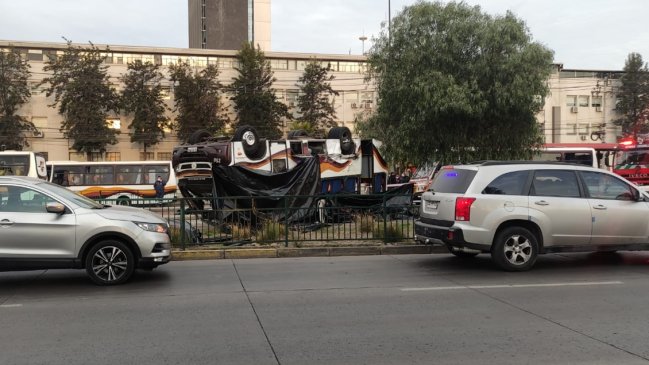 Grave choque entre camión y microbús dejó dos fallecidos en Cerrillos