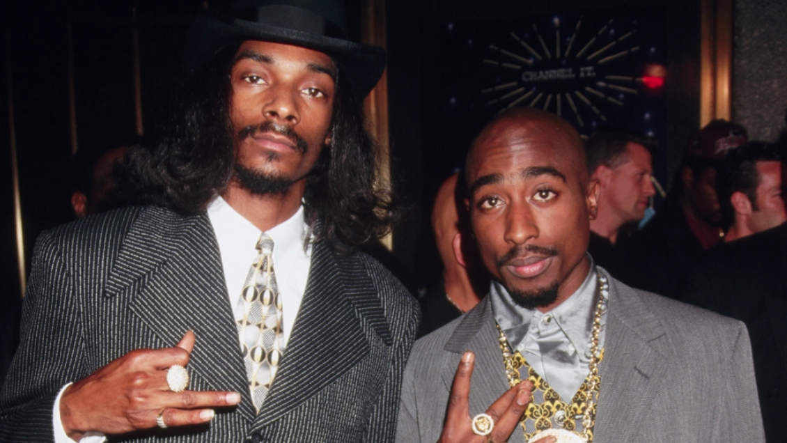 Snoop Dogg recuerda cuando se desmayó al ver a Tupac herido antes de su muerte: 